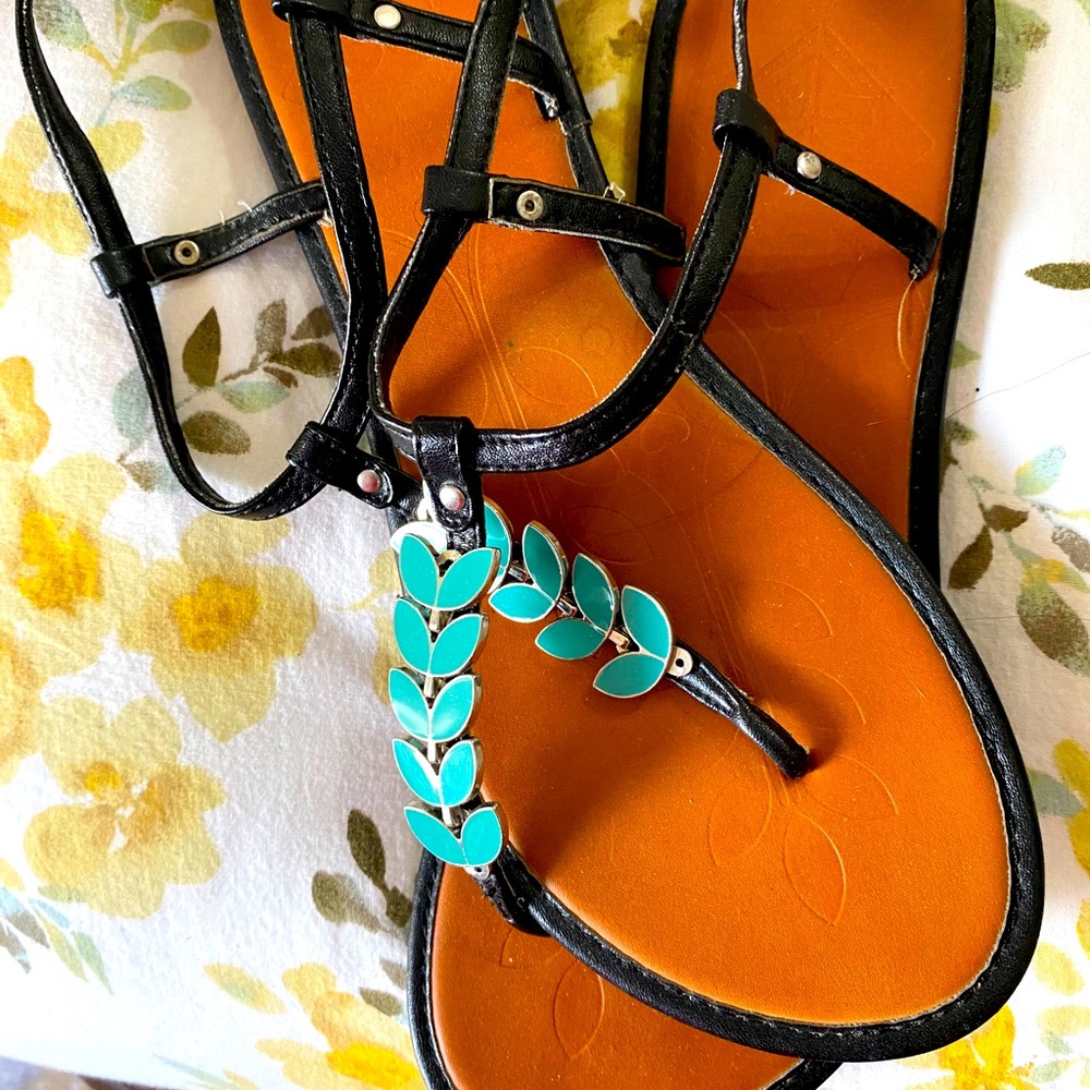 Roxy sandals size 8